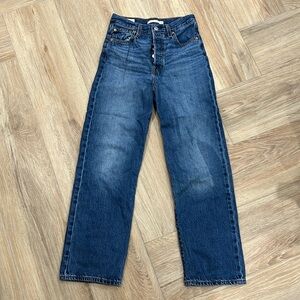 🌸3 for $20 or 5 for $30 Levi’s ribcage straight jeans
